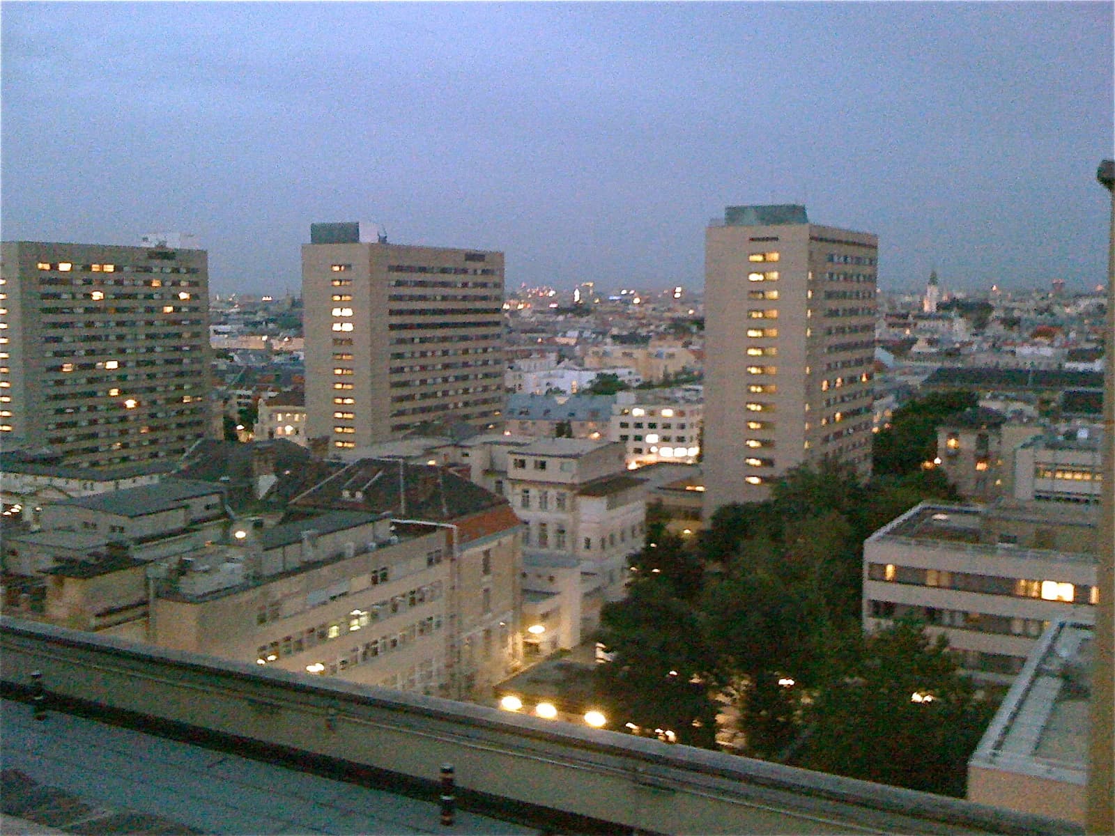 Medical University of Vienna (Medizinische Universität Wien — MedUni Vienna) campus cover