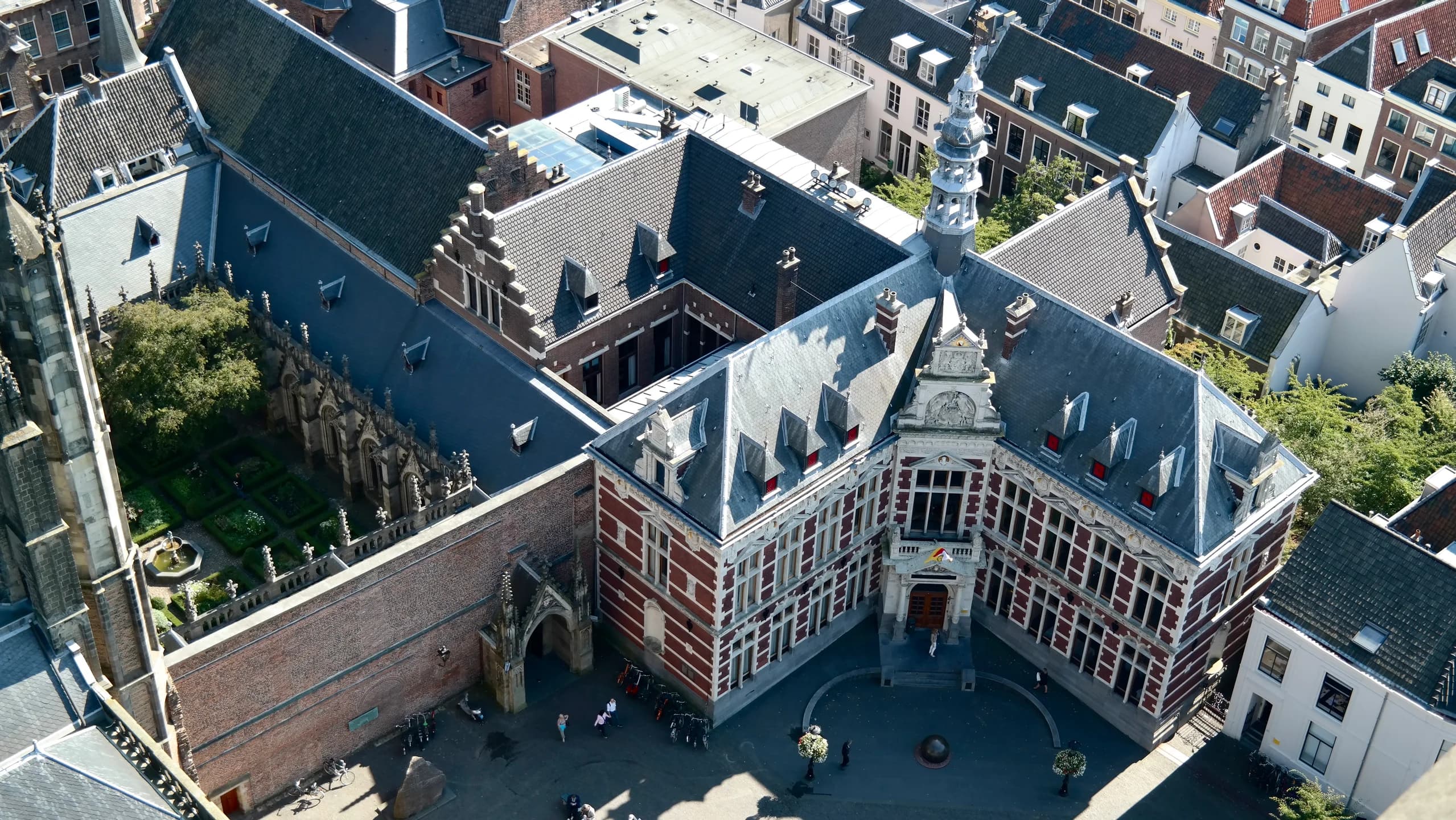 Utrecht University campus cover